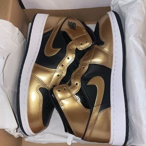 Air Jordan 1 Mid SE shoes